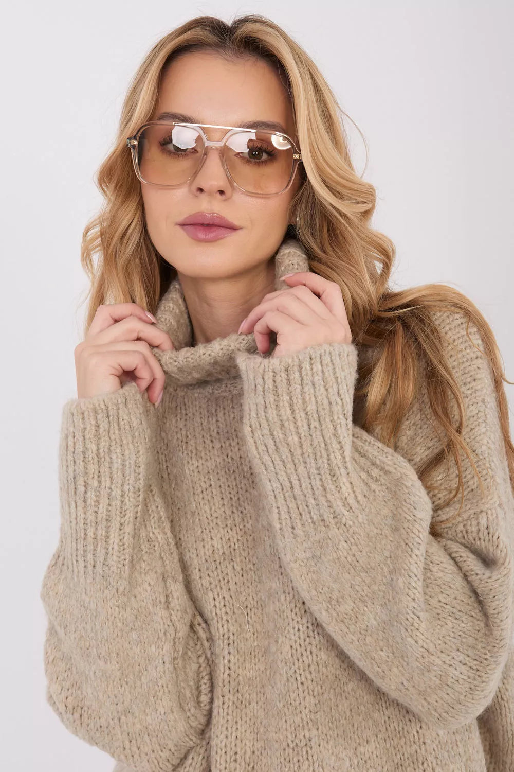 Megztinis suġriešta apykakle modelis 223093 Gamyklos kaina