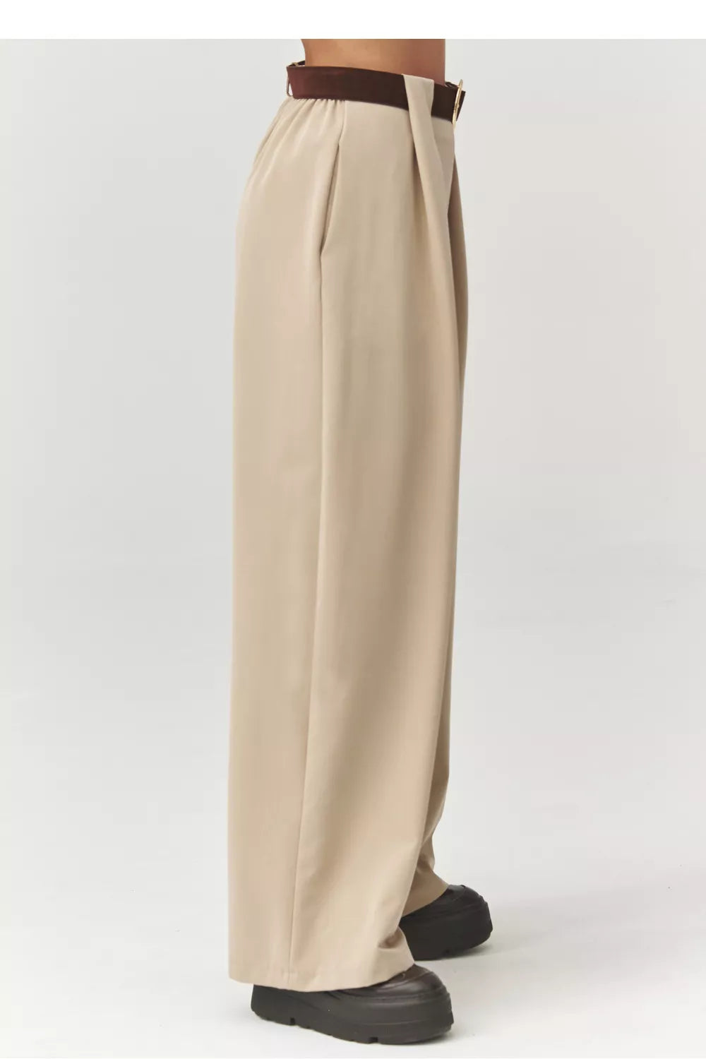 Moteriškos kelnės modelis 223365 Makadamia