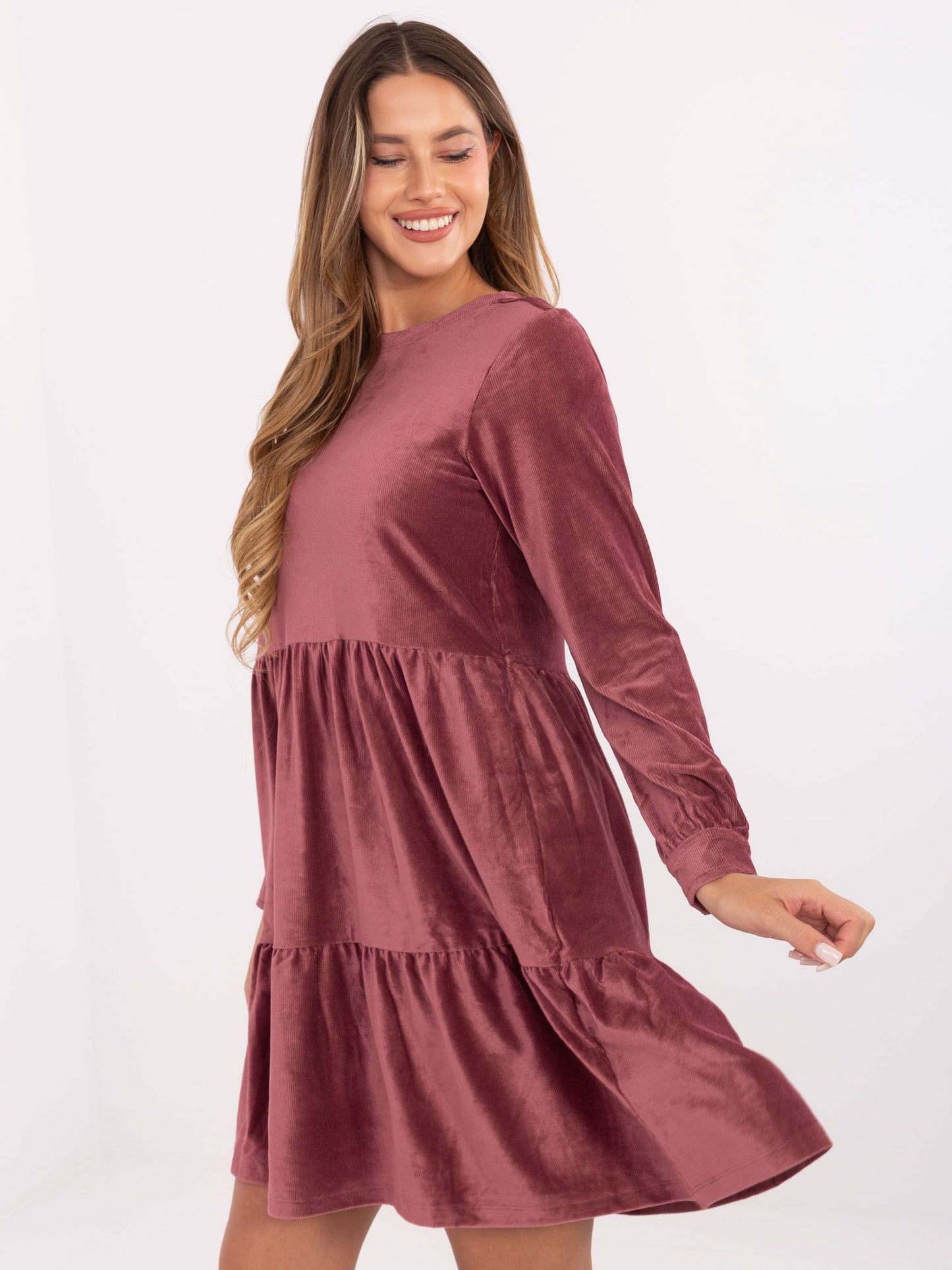 Aksominė suknelė su raukiniais iš STITCH & SOUL